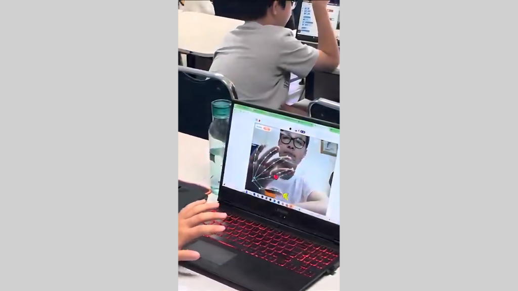 Siswa Mencoba Cara Kerja Object Detection dengan Machine Learning
